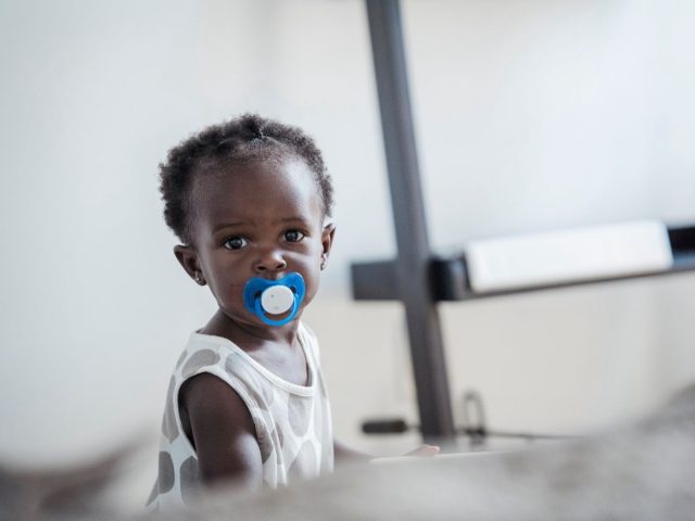 Comparatif méthodes douces pour aider bébé à faire ses nuits