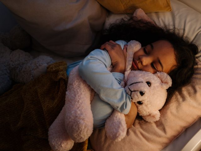 Critères essentiels pour choisir le matelas adapté à votre enfant