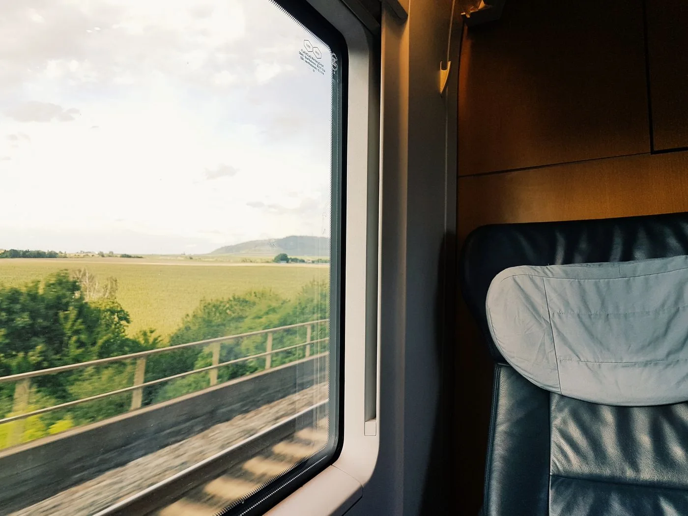 La vue depuis un train, parmi les petits moments qui rythment le voyage.