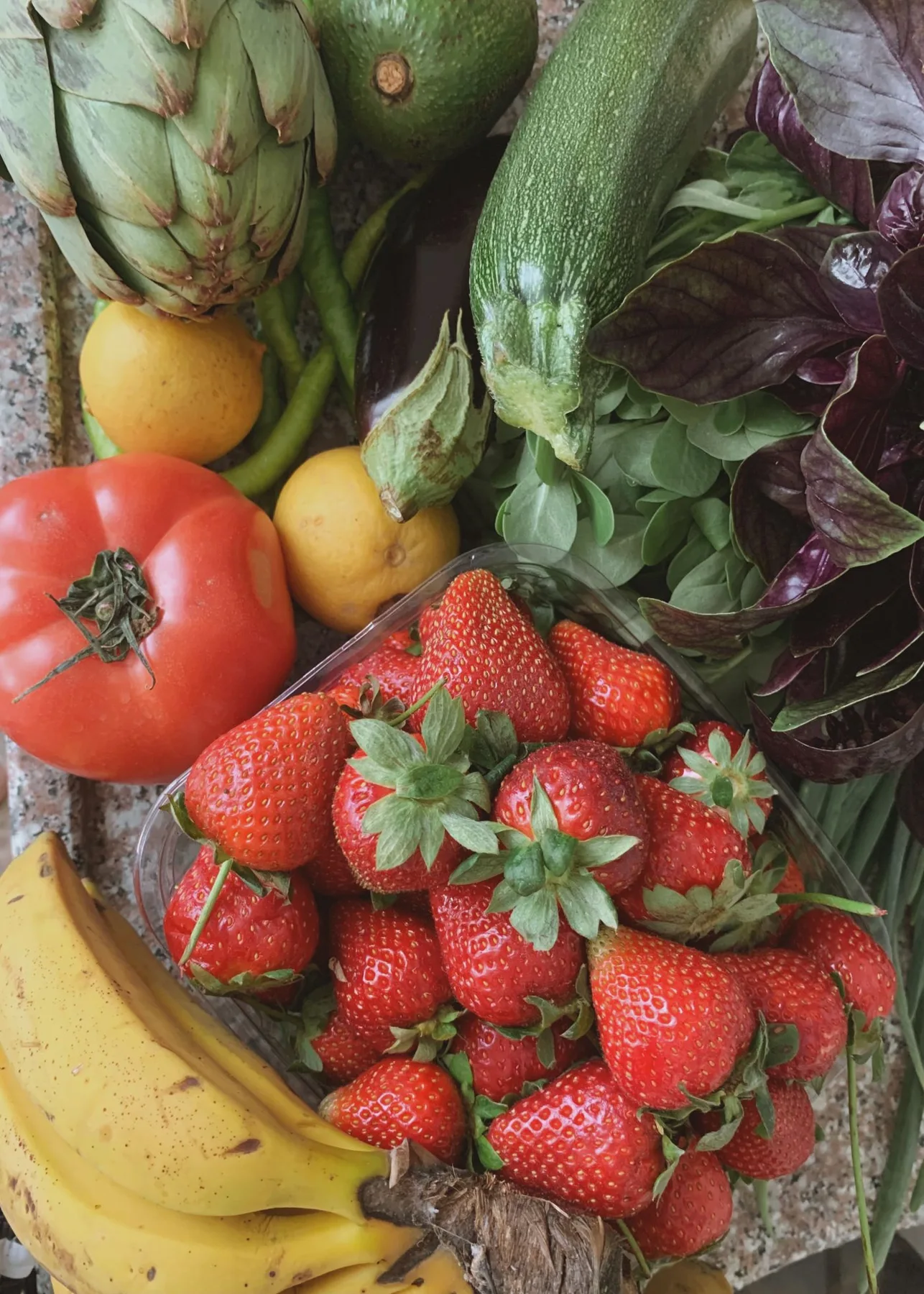 Une sélection de produits frais : l’article organise les achats, sans prescrire de quantités.