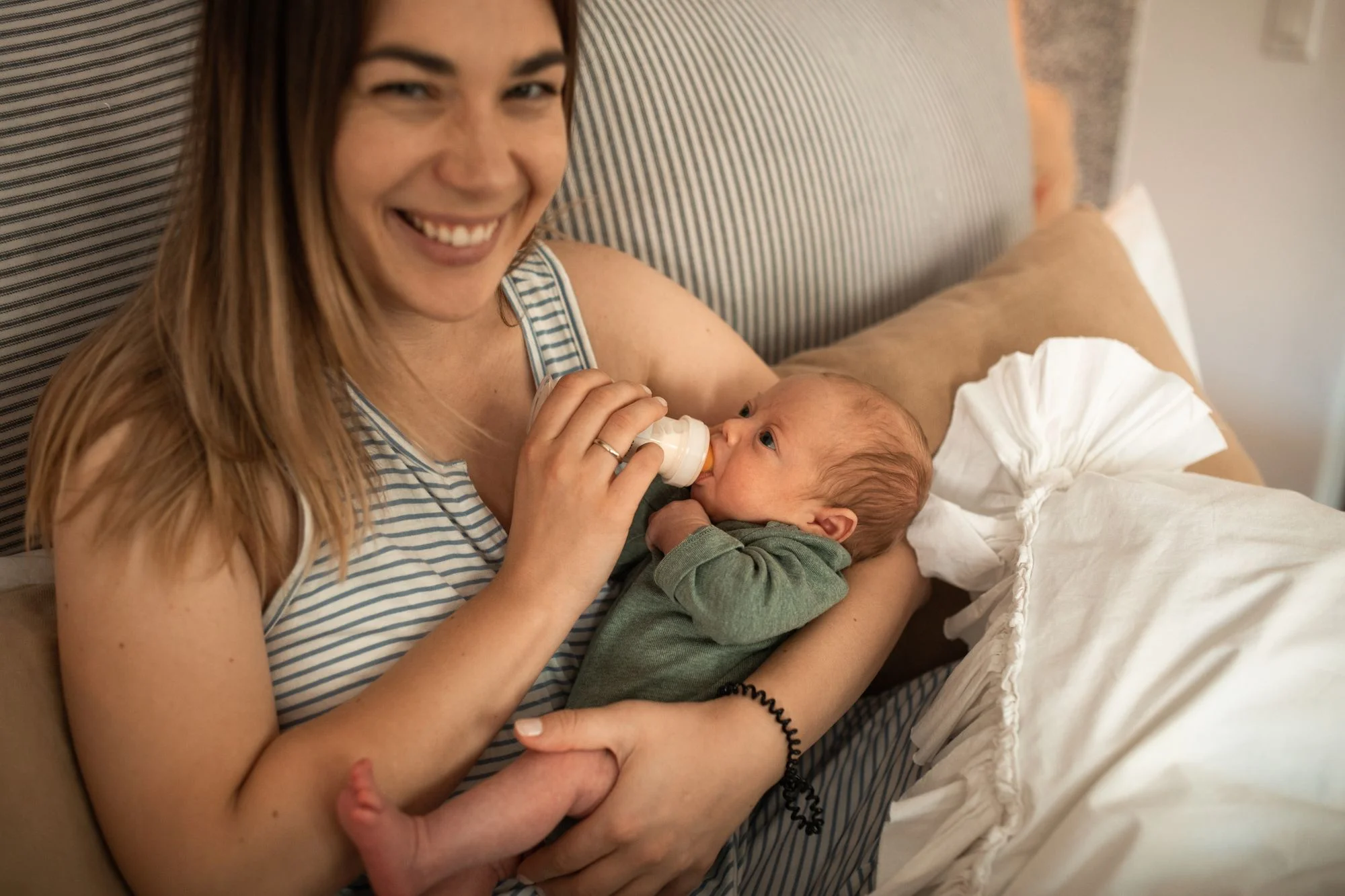 Un moment avec le bébé, pour replacer le matériel dans les usages quotidiens.
