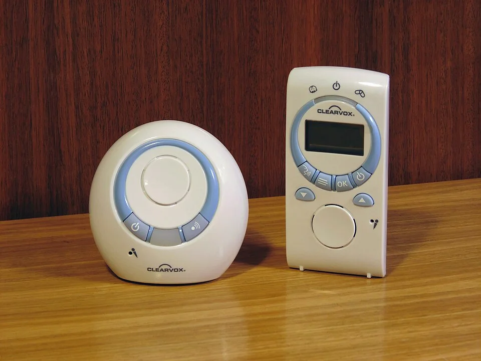 Un moniteur audio illustre ce type d’équipement ; il ne s’agit pas d’une référence Babymoov.